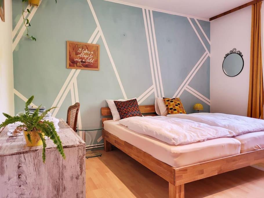 Colourful 2.5 Bedroom With Large Balcony & Garden. Prinzersdorf Eksteriør billede